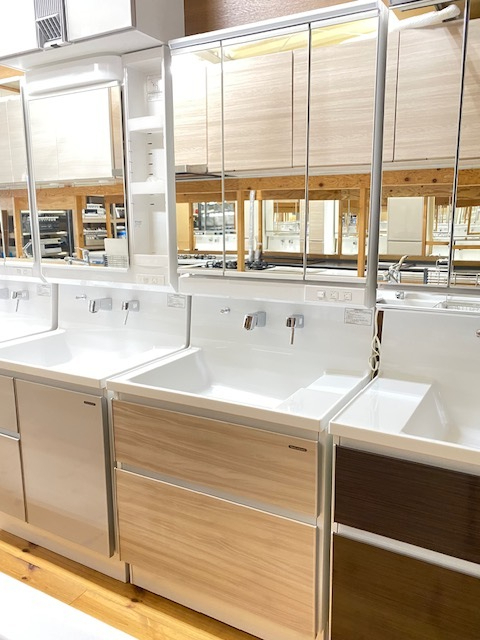 タカラスタンダード　システム洗面セット　「ファミーユ」　三面鏡＋トールキャビ