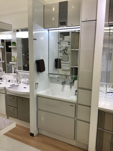 タカラスタンダード　システム洗面セット　「ファミーユ」　三面鏡＋トールキャビ