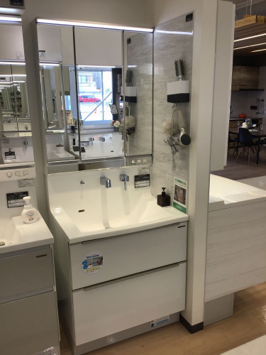 タカラスタンダード　システム洗面セット　「ファミーユ」　三面鏡＋トールキャビ