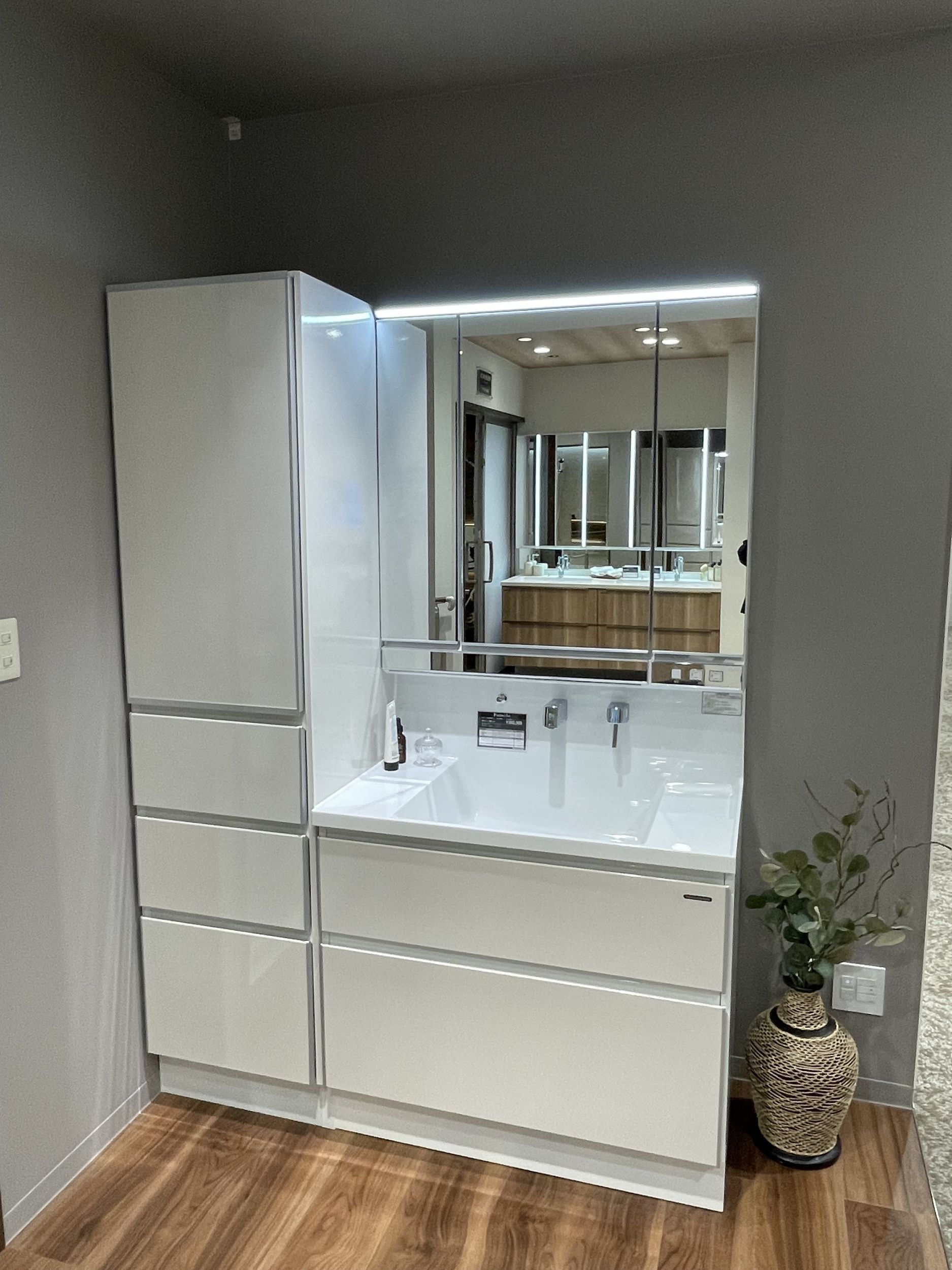 タカラスタンダード　システム洗面セット　「ファミーユ」　三面鏡＋トールキャビ