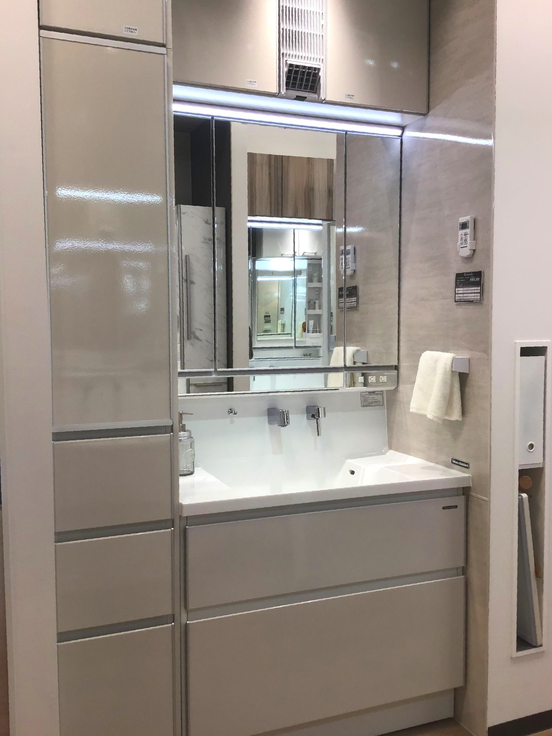 タカラスタンダード　システム洗面セット　「ファミーユ」　三面鏡＋トールキャビ